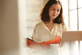 36岁女人的自述：邻居老王与丈夫的曲折故事图片