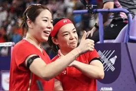 中国队第15金！陈清晨/贾一凡夺得奥运会羽毛球女双金牌图片