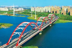 【“桥”见中国】彩虹桥“桥”见幸福，历时15年见证盐碱地变生态城图片