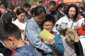 学会感恩 体会成长：青岛天山小学举行十岁“成长礼”图片