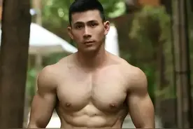 身材好颜值高的180cm肌肉男模图片