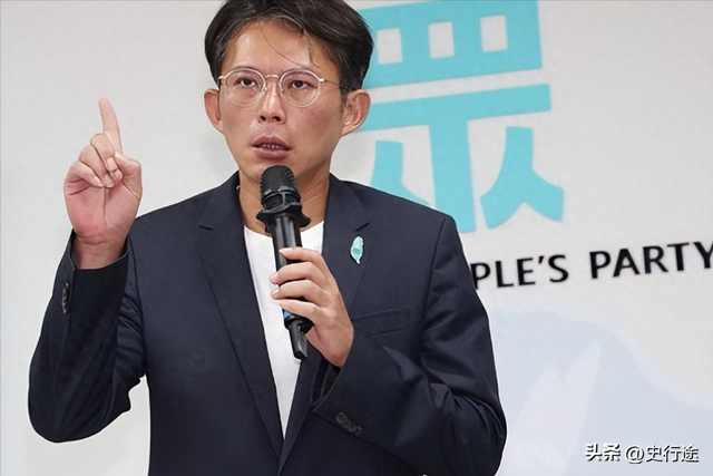 在中日关系敏感时期，他竟然率团赴日访问，为了刷存在感毫无底线