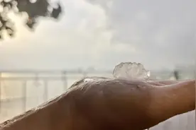 刚刚，江苏一地下冰雹了！预警升级！图片