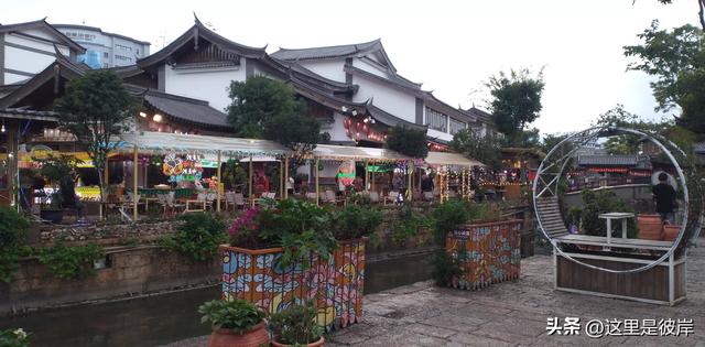 丽江古城大水车及周边景色