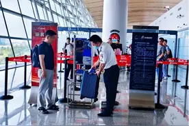 机场安全员提醒：这三样东西可以带上飞机，好多人不懂偷偷扔掉了图片