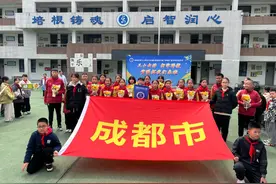 深度丨一支乡村小学足球队，和一群被改变的乡村女孩图片