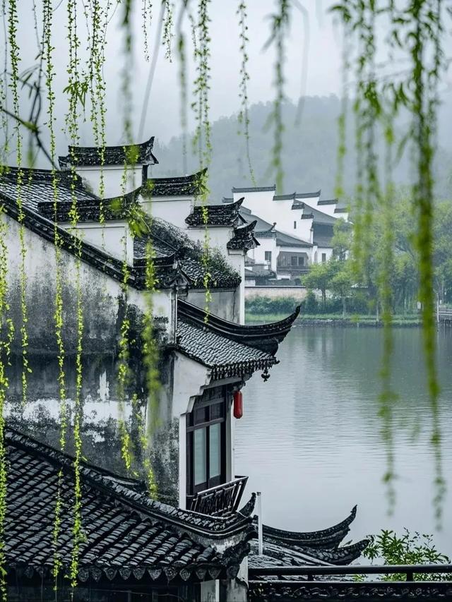 “总要去一趟江南吧,适合江南旅行的诗意文案”