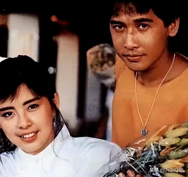 65岁齐秦现状，定居美国，娶小24岁女粉丝为妻，和11岁儿子像爷孙