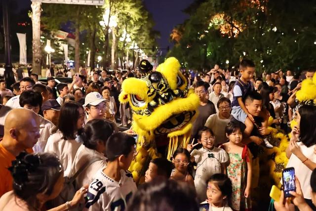 长春新民大街持续火爆！步步吸睛！盛况直击→