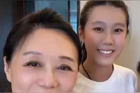 63岁吴琼一家团圆，女儿不是亲生但像她很漂亮，一家面相都很和善图片