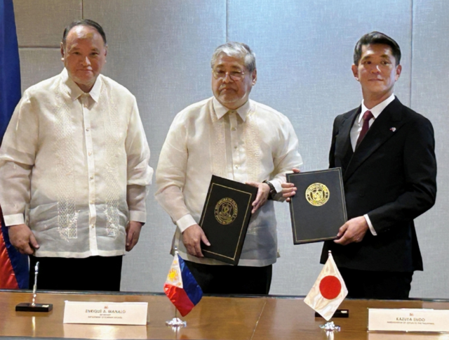 为了给日本撑腰，菲律宾的飞机闯入我国领空，不料掉进了天罗地网