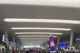 候车厅被吐槽热得让人冒汗！屋顶设计采光和隔热难兼顾？图片