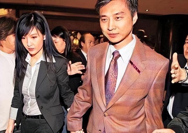 被戴8次绿帽子，3次被捉奸在床，这就是我们“玉女”守卫的爱情