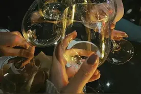 喝酒时发圈的高情商句子，前任看了都会心疼图片