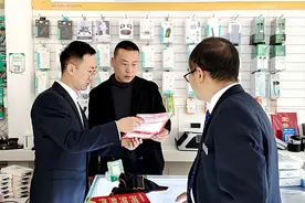抢抓“五一”黄金期！潞城农商银行外拓营销不停歇图片
