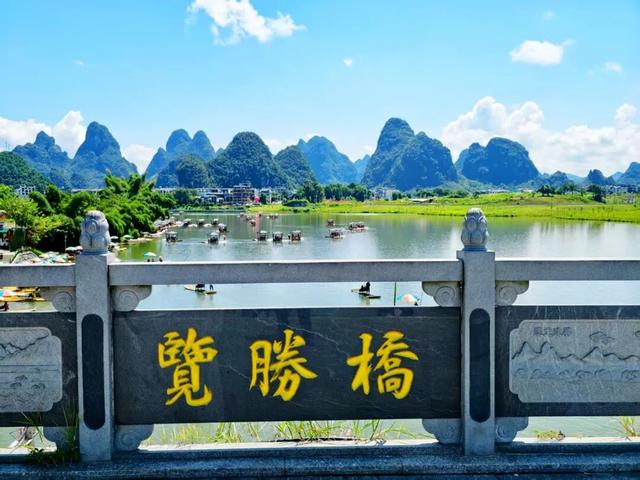 桂林：热闹非凡的遇龙河！