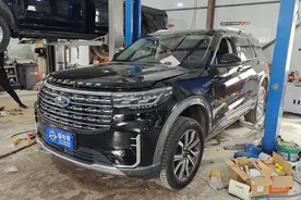 落地39万的福特探险者，才开一年只能卖24万，这就是出事故的后果图片