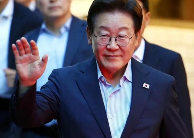 亲美的代价来了？李在明缺席北京阅兵，朝鲜领导人的妹妹撂下狠话