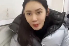 秋瓷炫分享视频，与老公孩子回丹东过年，一家人一起吃丹东烤串图片