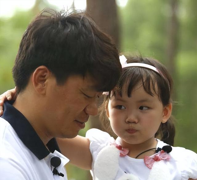 王宝强离婚9年，拿下200亿票房成就！一对子女成为他的“救赎”！