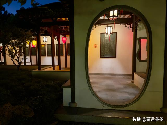 夜游上海古猗园，夜景璀璨迷人