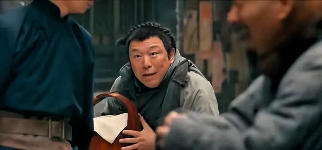 《戏台》——陈佩斯这出戏，愣是把资本的脸给抽肿喽！