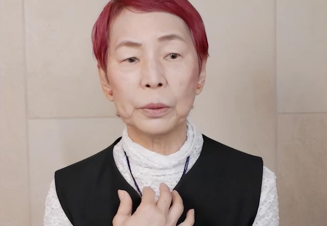 陈凯歌前妻洪晃晒京郊院子，空地上百平	，爱马仕被她拍出廉价感