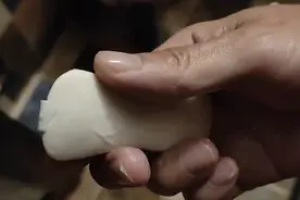 舒肤佳香皂中发现刀片，老公差点被“一刀封喉”，当事女子已报警图片