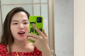 崩溃了！女子为了减肥，控制不住嘴每天扇自己嘴巴子，评论区笑死图片