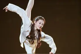 有人玩命，有人划水，赵奕欢却把《乘风2024》搞成浓郁夜店风图片