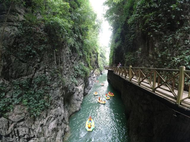 七八月份去贵州旅行不能错过的10大景点，清凉能避暑，景色又震撼