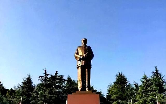 将毛主席遗体敬送韶山安葬，让他落叶归根，入土为安，该多好啊