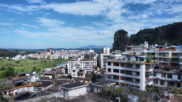 一睹金鸡岭,十年不看山?