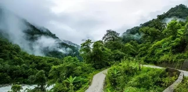 从冰封雪原到热带雨林：中国终极越野之路扎墨公路，你敢挑战吗？