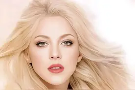 音乐界的“全能女王”夏奇拉图片