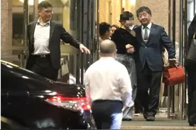 陈时中饭局后与美女比肩而出？王鸿薇：王必胜恐怕是要当“门神”图片