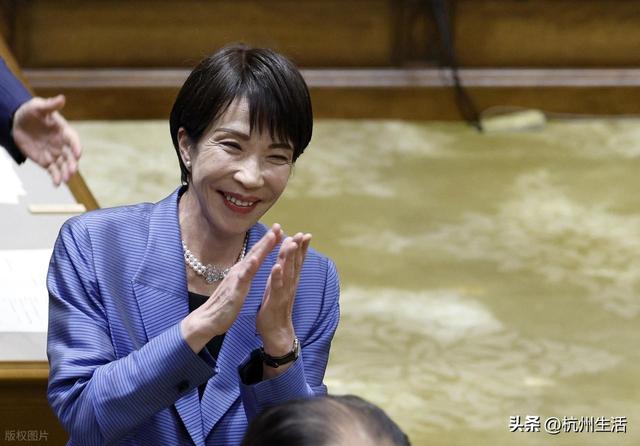 硬扛中方19天，高市终低头！台海议题改口，高市想与华修好