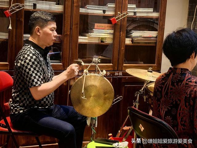 广州西关恩宁路177号探秘！八和会馆藏粤剧百年韵，老戏服诉往事