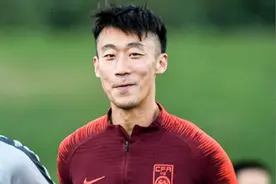 前国足人员张鹭，身价7000万，娇妻是美女主持，却踢假球，养小三图片