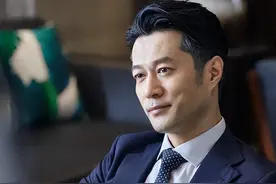 事实证明，52岁仍未婚“人间清醒”的谭凯，走上了另一条人生大道图片