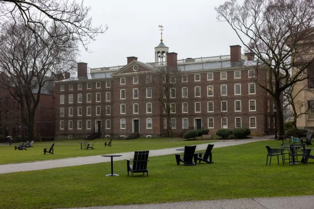 大学老师，为何“贷款上班”？