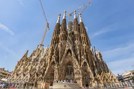 体验西班牙风情：了解当地习俗与话费充值技巧图片