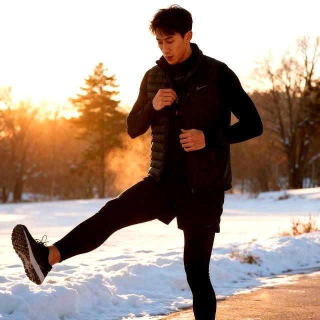 冬季0℃以下跑步不冻僵！4个保暖技巧，让冬天跑着暖和，还不伤身