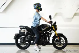 最大马力40.8匹，这辆高位排气的双缸复古小钢炮怎么没人爱？图片