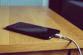 这样充电，严重影响手机寿命！图片