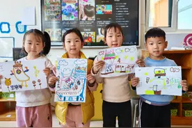 利津县第三实验幼儿园开展"鞋子大变身"主题活动图片