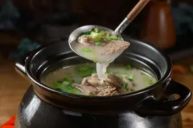 清炖羊肉，切记不要乱加调料，全程只需放5样，口感清甜，不腥膻图片