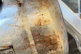 家庭厨房去污神器：火碱。真是好用。图片