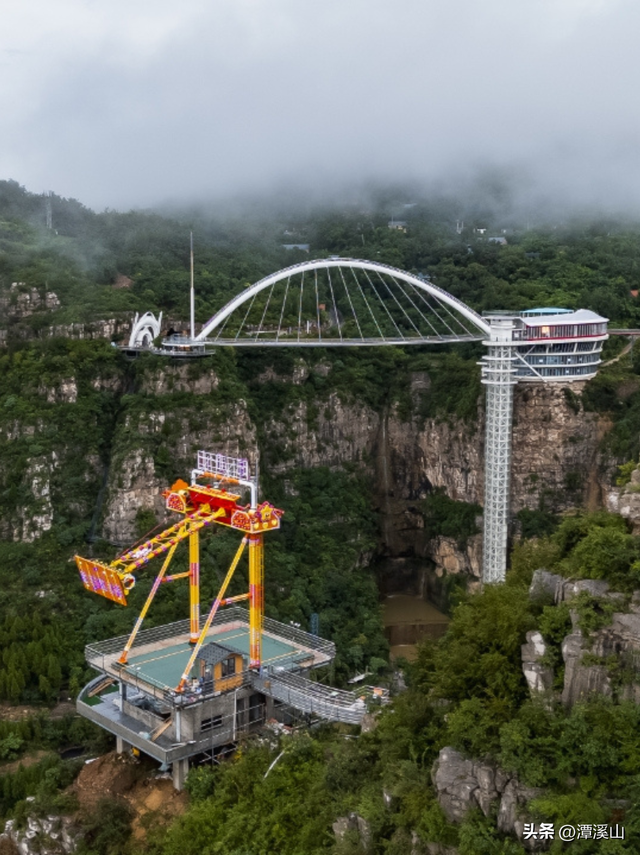 云端奇观·淄博潭溪山水墨丹青绘仙境
