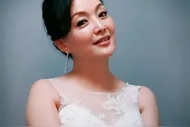 59岁的于慧是知性的美，温婉如水的美。（附小视频，高清美图）图片